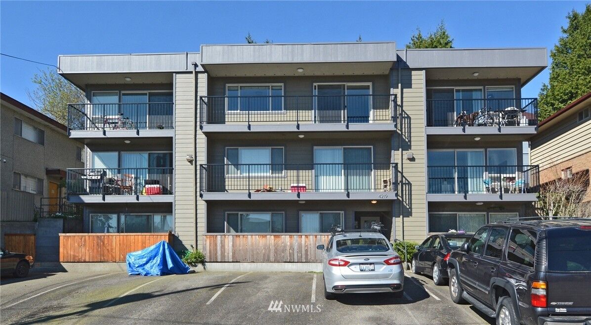 Property Photo: 4219 Whitman Avenue N #4 WA 98103
