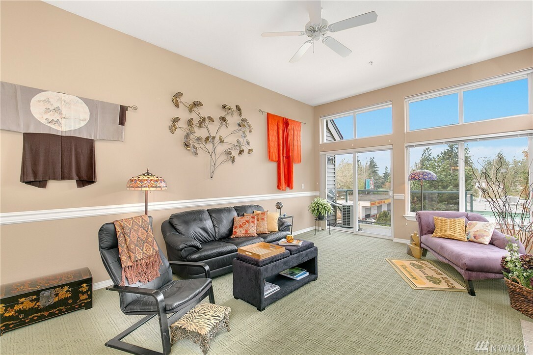 Property Photo: 6831 NE 170th St 303 WA 98028