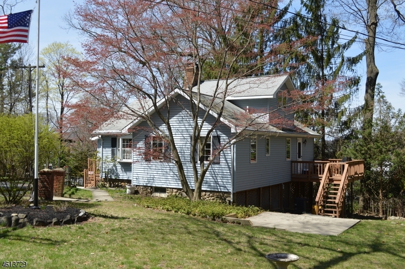 Property Photo:  9 Hillspring Rd  NJ 07871 