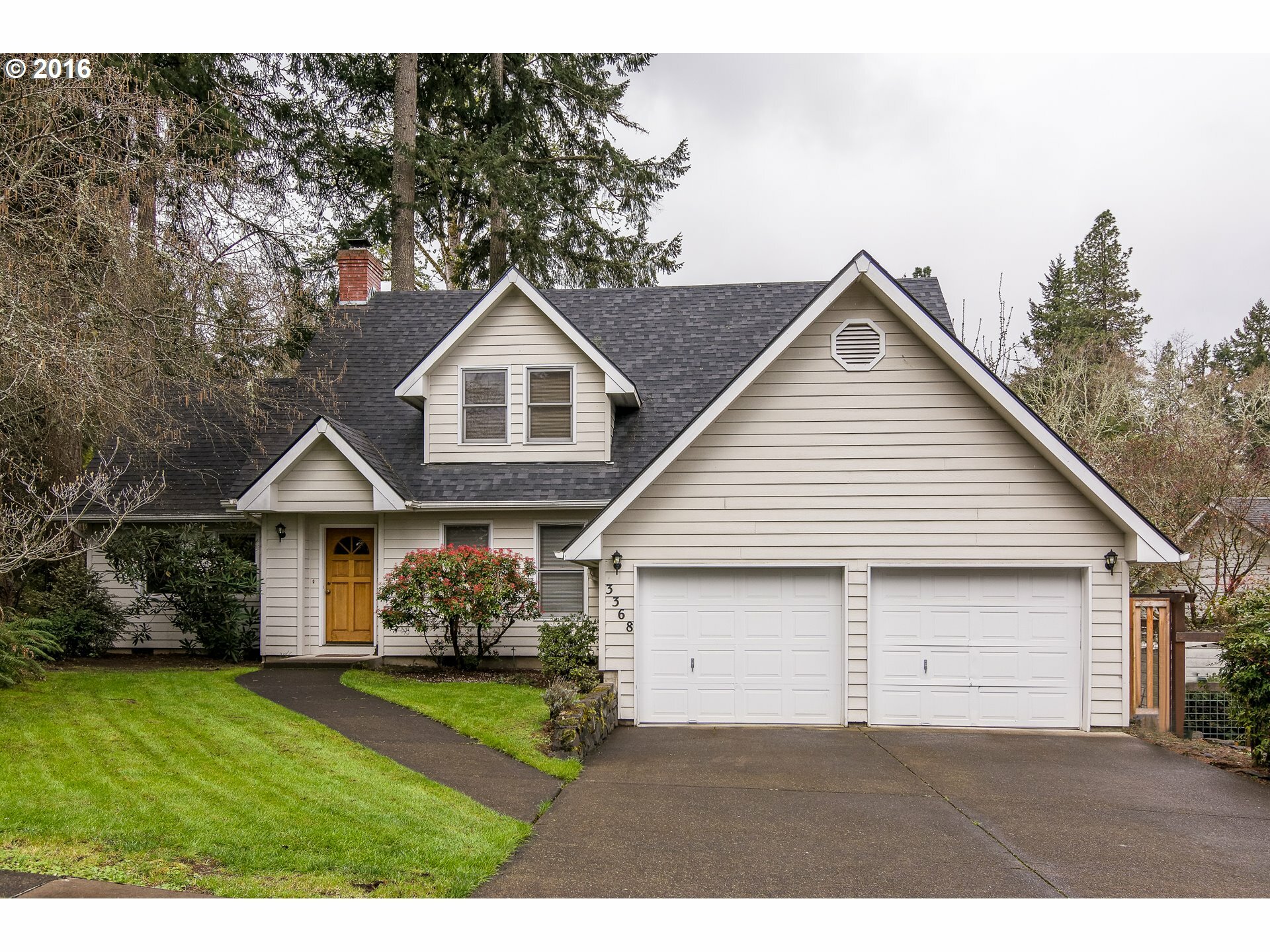 Property Photo:  3368 Storey Blvd  OR 97405 