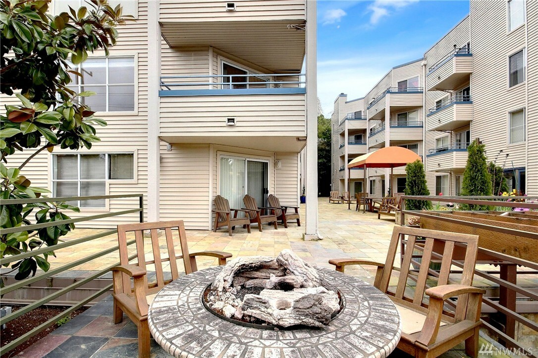 Property Photo:  6960 California Ave SW A304  WA 98136 