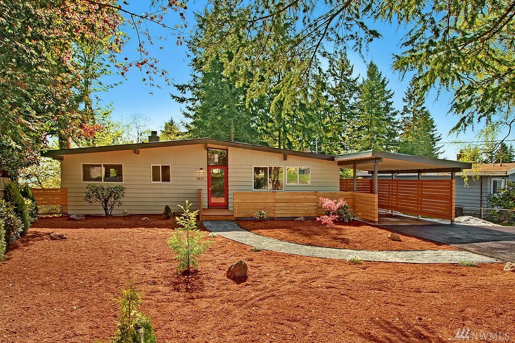 Property Photo:  1821 SW 119th St  WA 98146 