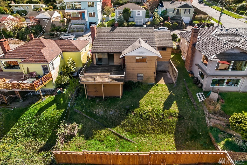 Property Photo:  2828 W Elmore Place  WA 98199 