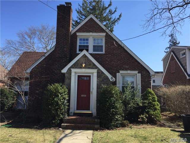 Property Photo:  8 N Cambridge St  NY 11565 