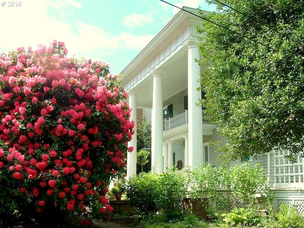 Property Photo:  1041 SW Vista Ave  OR 97205 