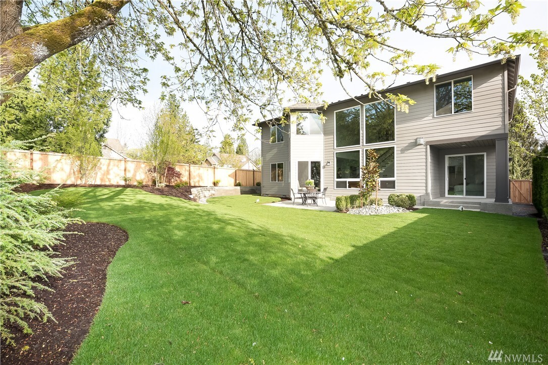 Property Photo: 15607 NE 62nd St WA 98052