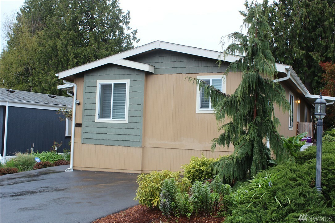 Property Photo:  17408 44th Ave W 11  WA 98037 