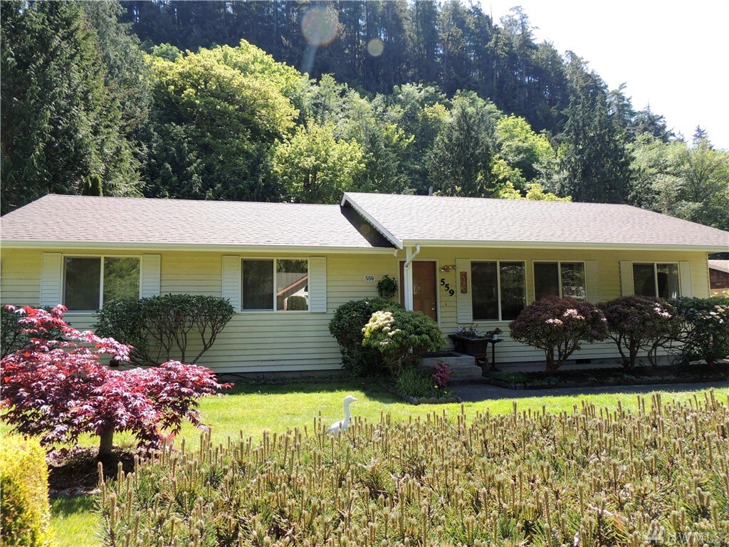 Property Photo: 559 Klamath Dr WA 98257