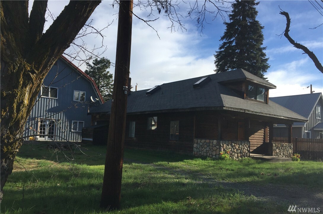 Property Photo: 604 Madison Ave WA 98922