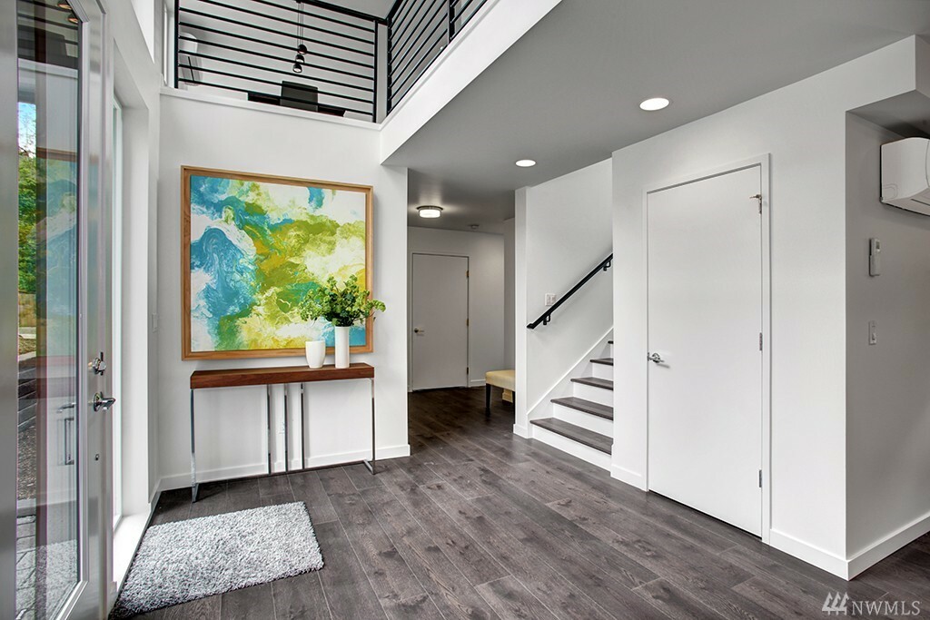 Property Photo:  5151 S Frontenac St  WA 98118 