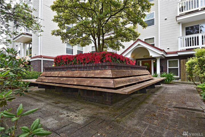 411 N 90th St 204  Seattle WA 98103 photo