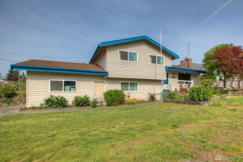 Property Photo:  4700 SW Hanford St  WA 98116 