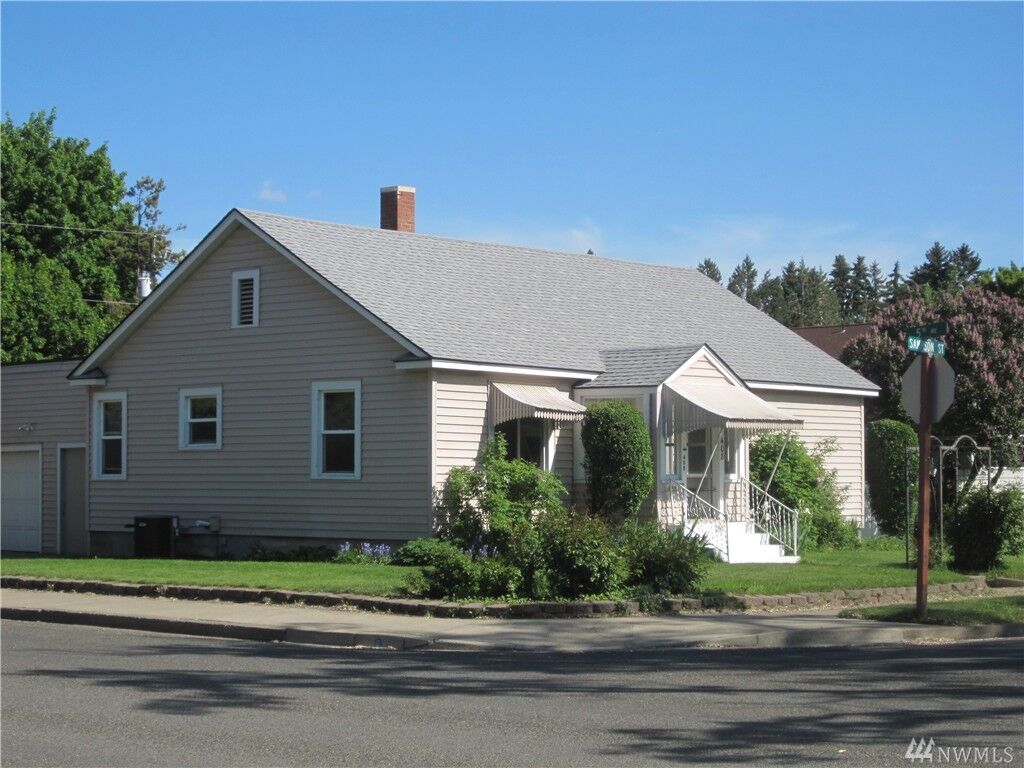 Property Photo:  408 N Sampson St  WA 98926 