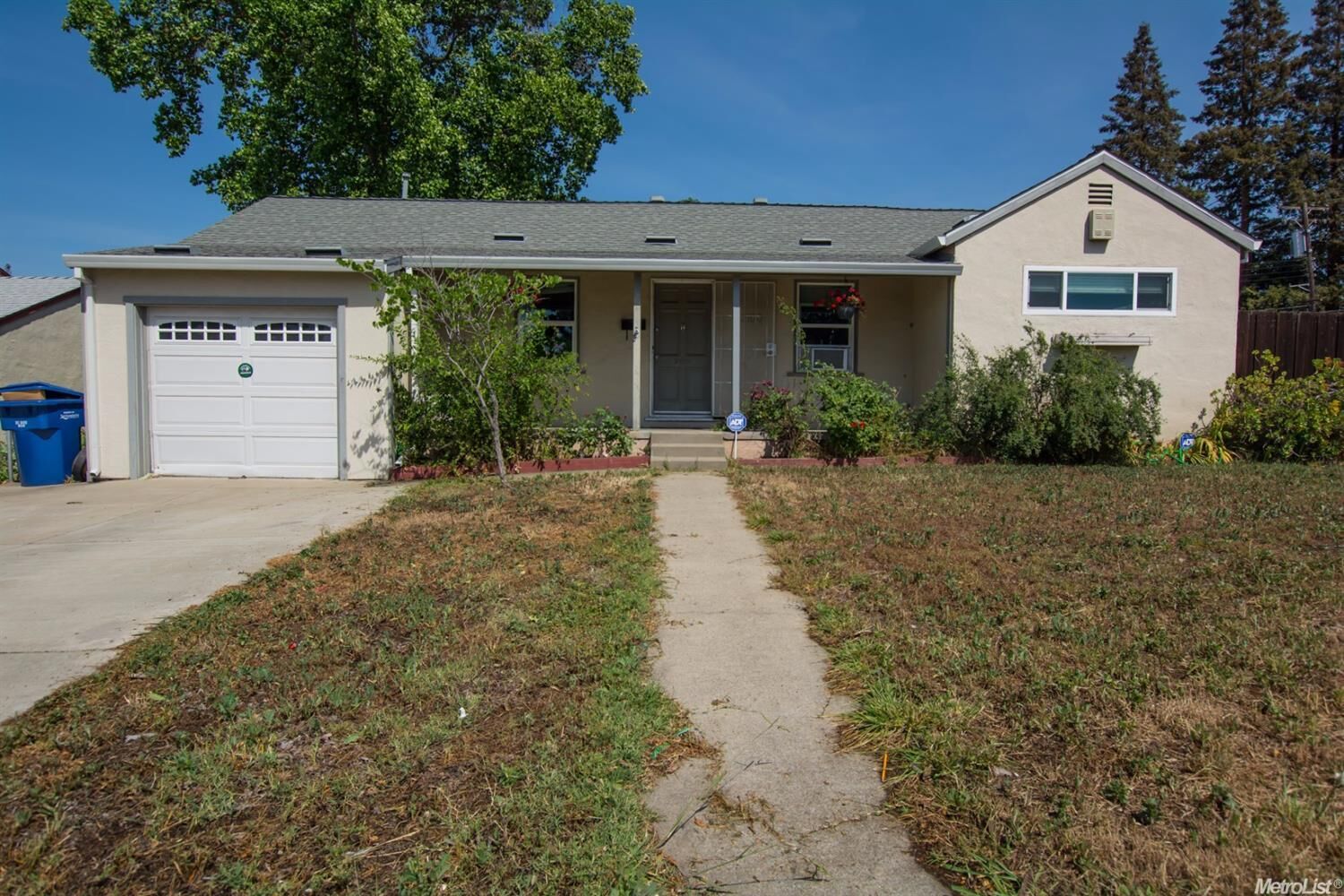 Property Photo: 2100 Winafred Street CA 95825