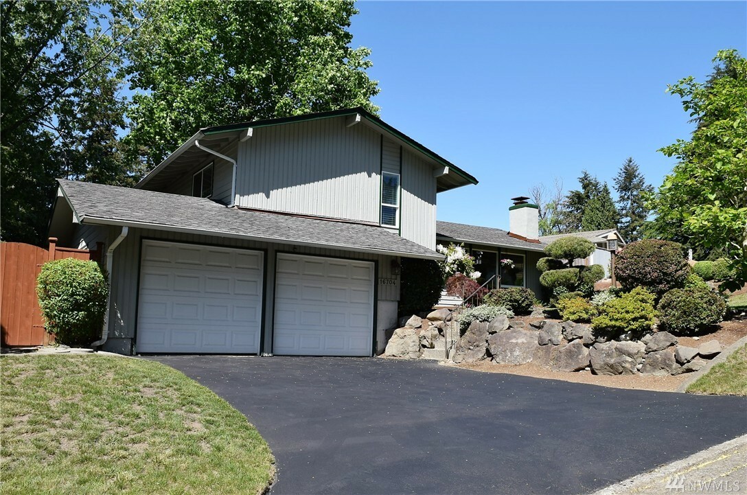 Property Photo:  16704 NE 21st St  WA 98008 