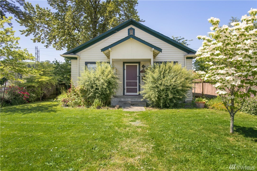 Property Photo:  4454 S Trenton St  WA 98118 