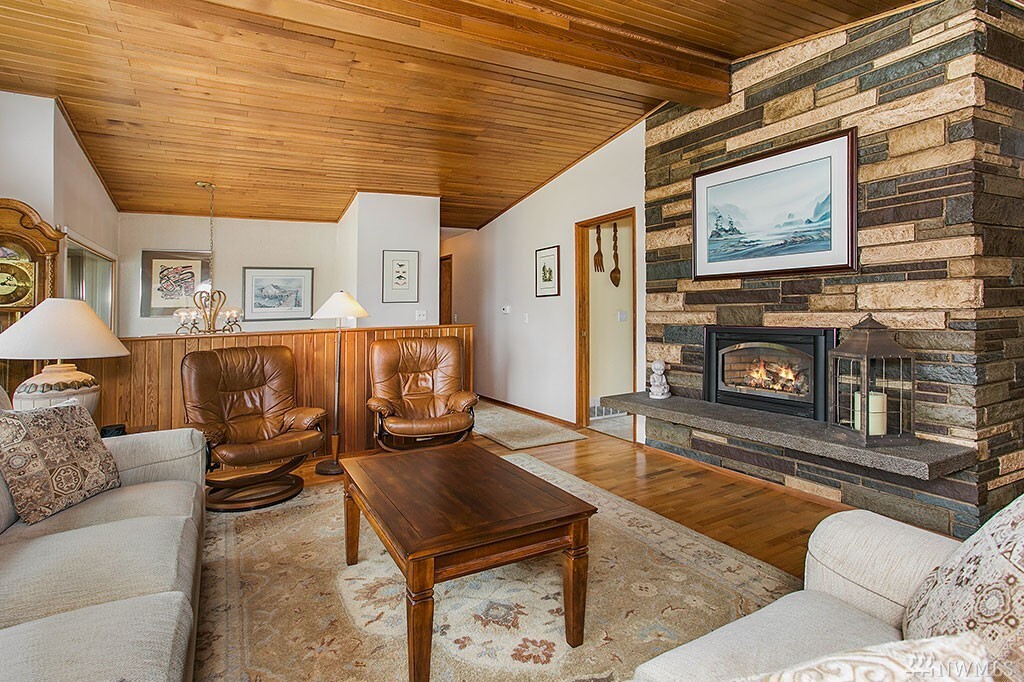 Property Photo: 7414 180th St SW WA 98026
