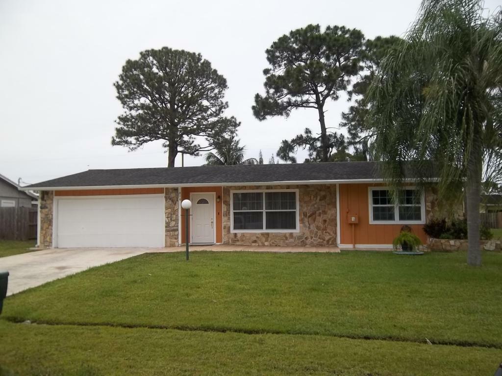 Property Photo:  919 SE Browning Avenue  FL 34953 