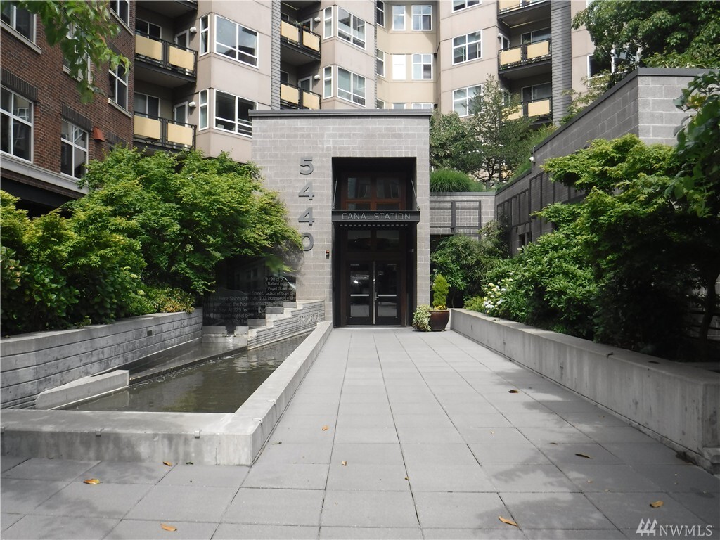 Property Photo:  5440 Leary Ave NW 526  WA 98017 