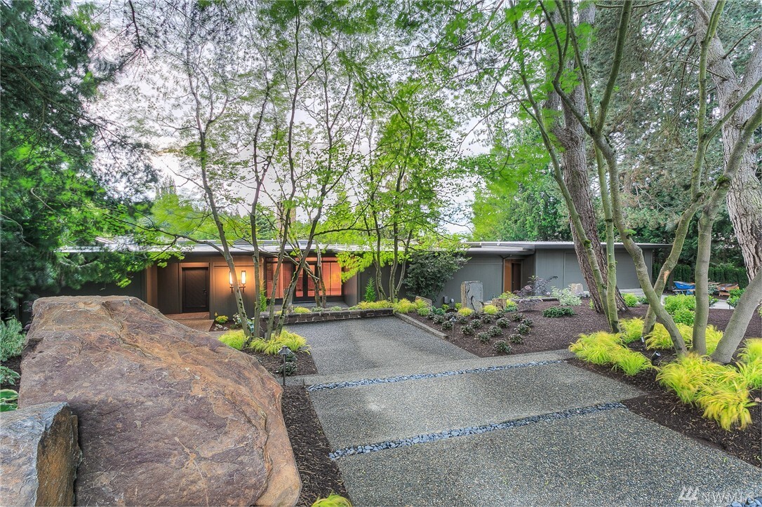 Property Photo: 3121 Hunts Point Circle WA 98004