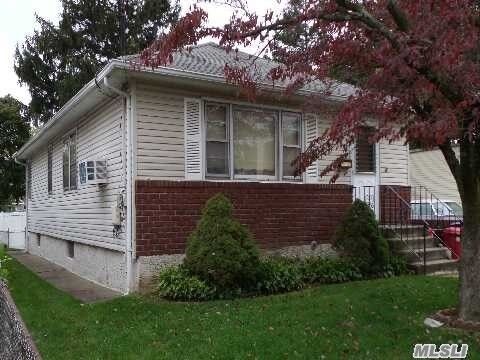 Property Photo:  18 Smith St  NY 11580 