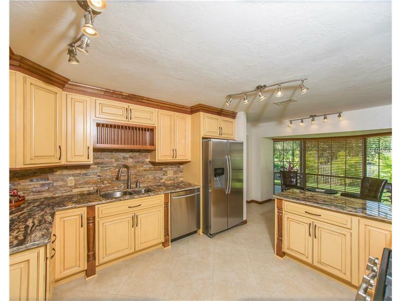 Property Photo:  2538 Laurelwood Lane  FL 33596 