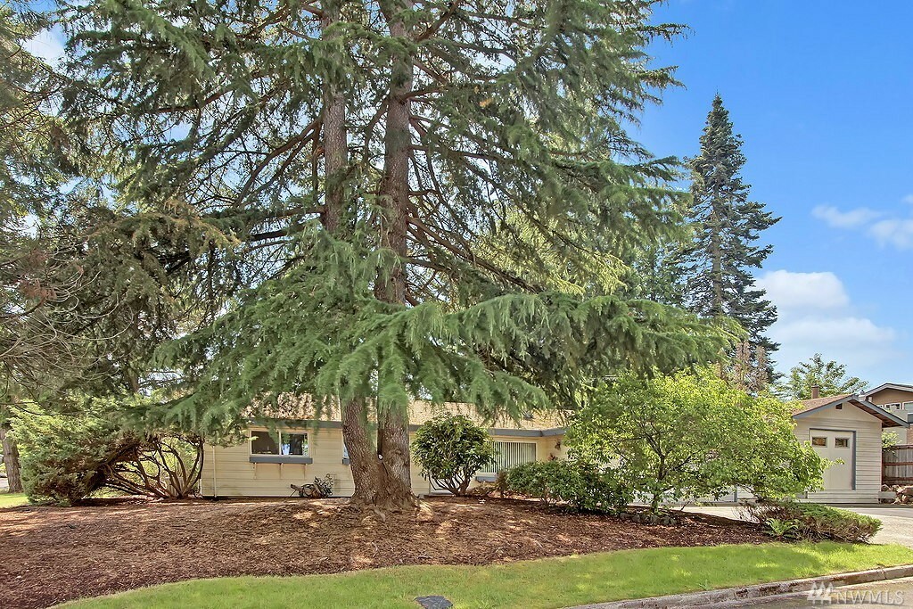 Property Photo: 12623 NE 75th St WA 98033