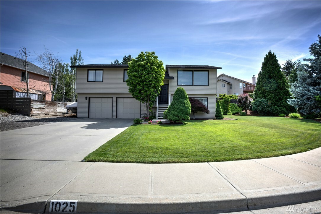 Property Photo:  1025 Gilbert Ct  WA 98802 