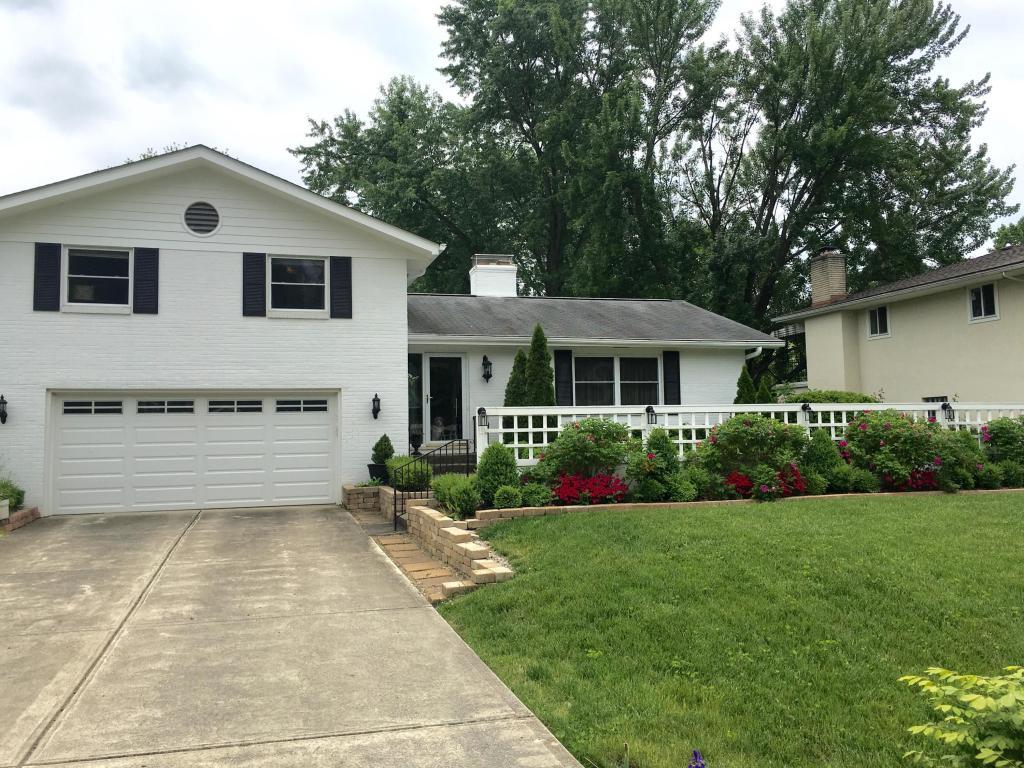 Property Photo: 3511 Darbyshire Drive OH 43026