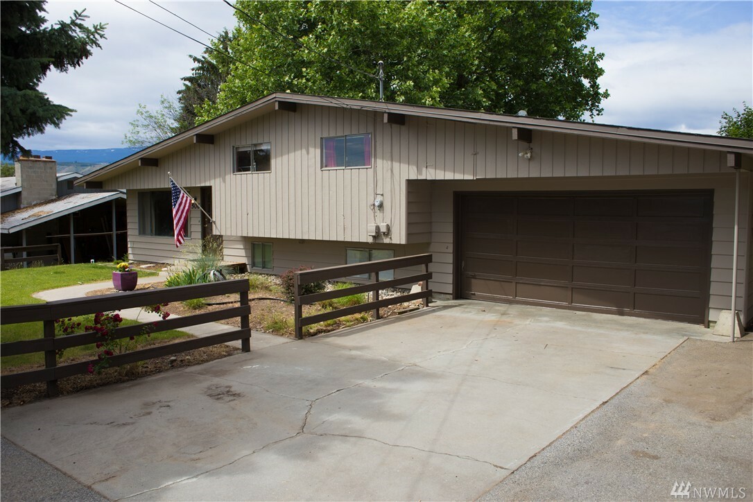 Property Photo:  506 N Mason Ave  WA 98802 