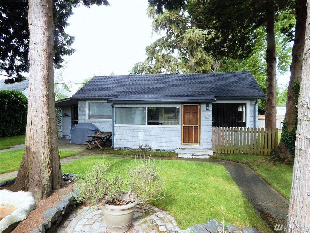 Property Photo:  2410 N Monroe St  WA 98406 