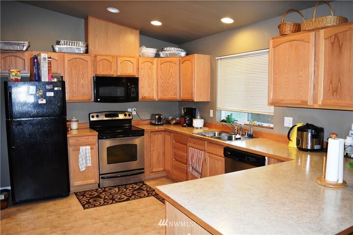 Property Photo: 3007 S 259th Court WA 98032