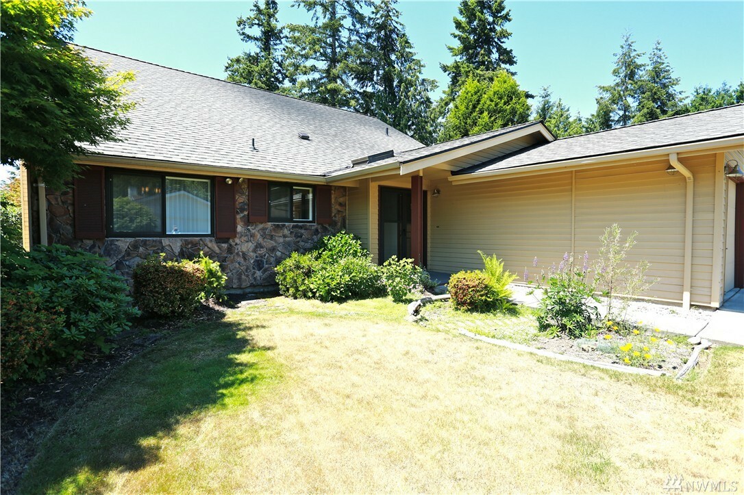 Property Photo:  24827 13th Ave S  WA 98198 