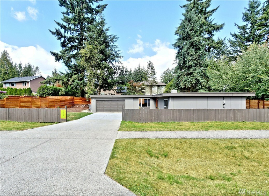 Property Photo:  13124 NE 73rd St  WA 98033 