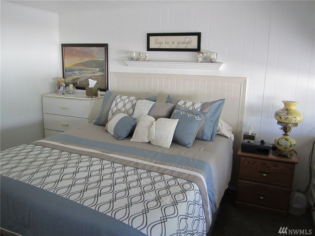 Property Photo: 7472 Road F SE 6 WA 99344