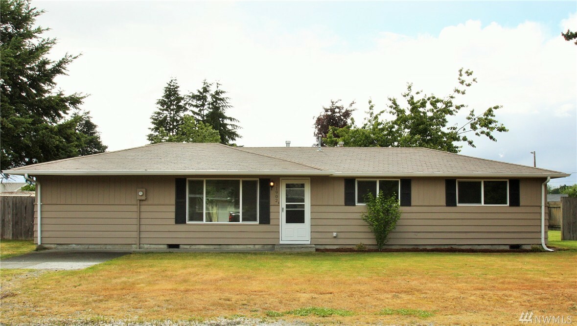 Property Photo:  11902 Alaska St S  WA 98444 