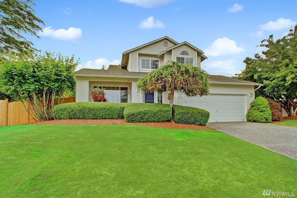 Property Photo:  5204 119th Place SE  WA 98208 
