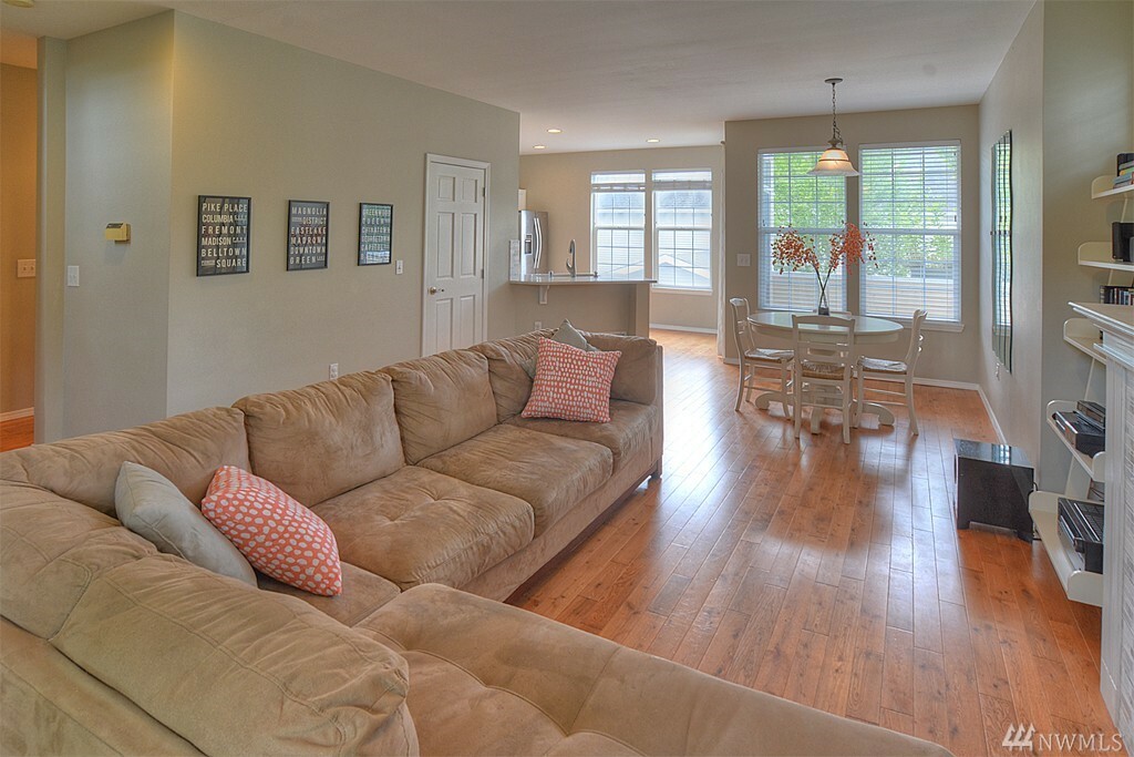 Property Photo: 22755 NE 4th Place 112 WA 98074