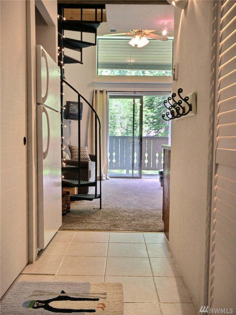 Property Photo:  74 Erste Street 2109  WA 98068 