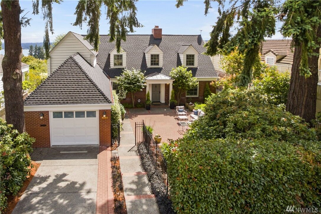 Property Photo:  7044 50th Ave NE  WA 98115 