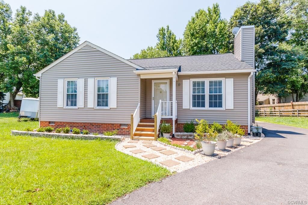Property Photo: 10212 Berrymeade Court VA 23060