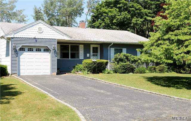 Property Photo:  20 Mayflower Place  NY 11729 