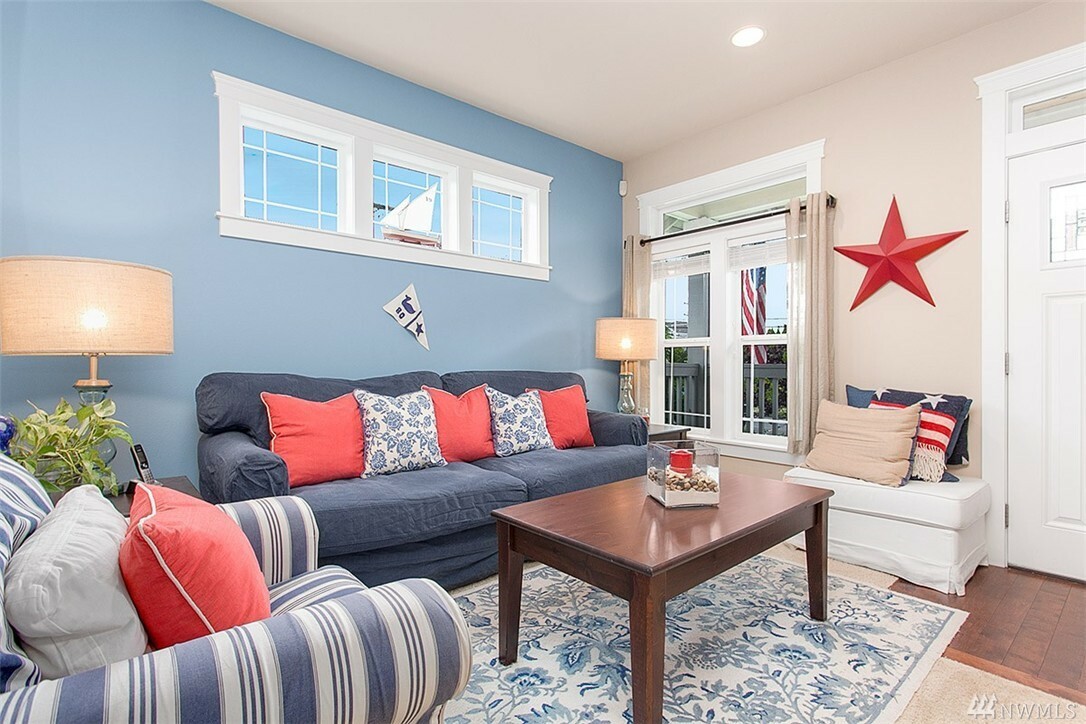 Property Photo:  508 Union Ave NE A  WA 98059 