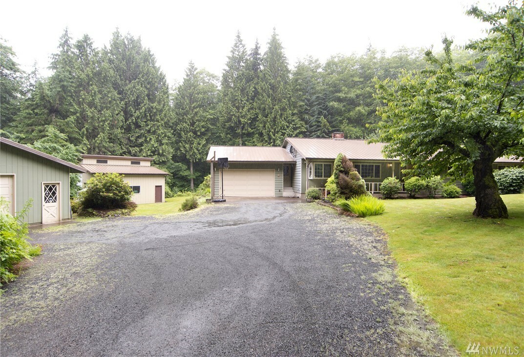 Property Photo:  305 Boulder Hill Dr  WA 98632 