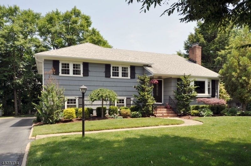 Property Photo:  4 Wychview Dr  NJ 07090 