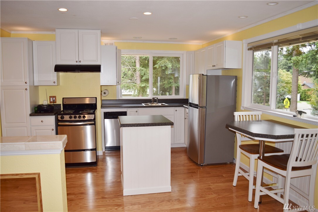 Property Photo: 4564 168th Ave SE B WA 98006