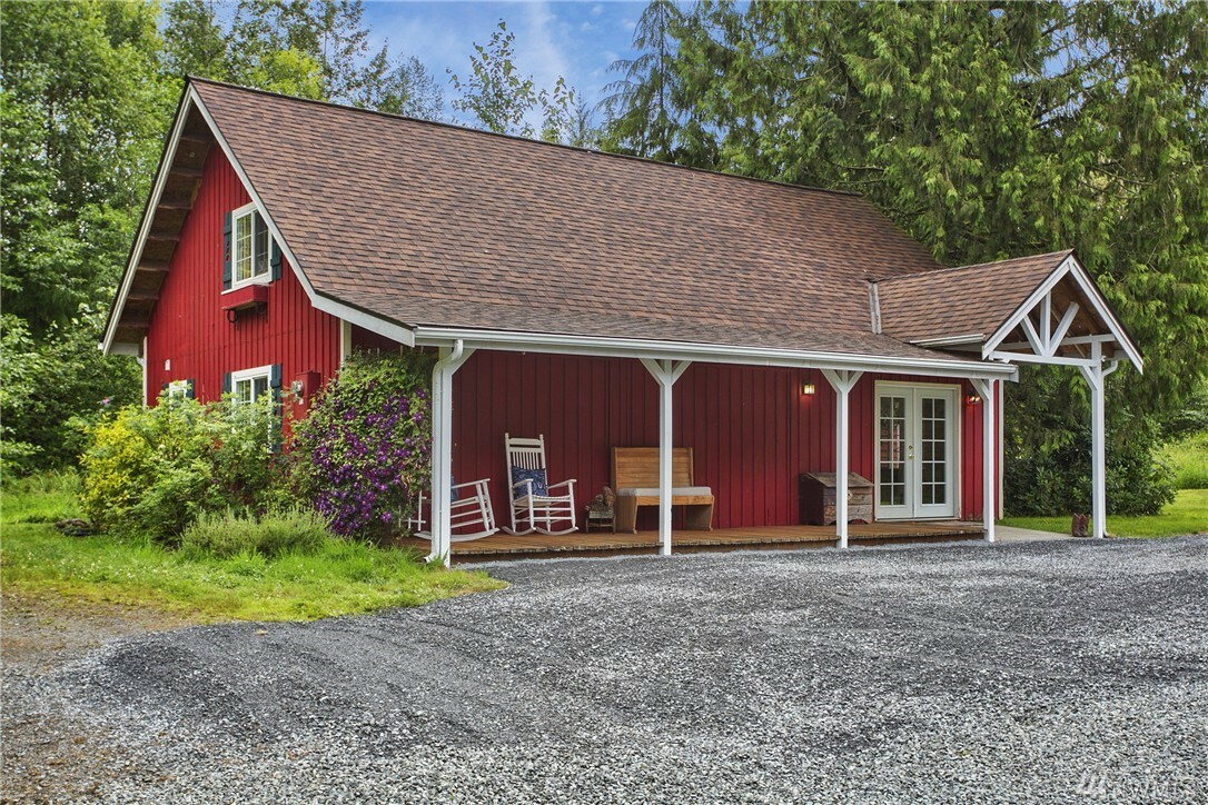 Property Photo: 817 181st Ave NE WA 98290