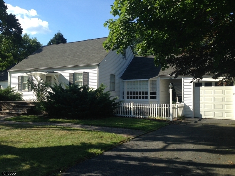 Property Photo:  1 Longview Ave  NJ 07869 