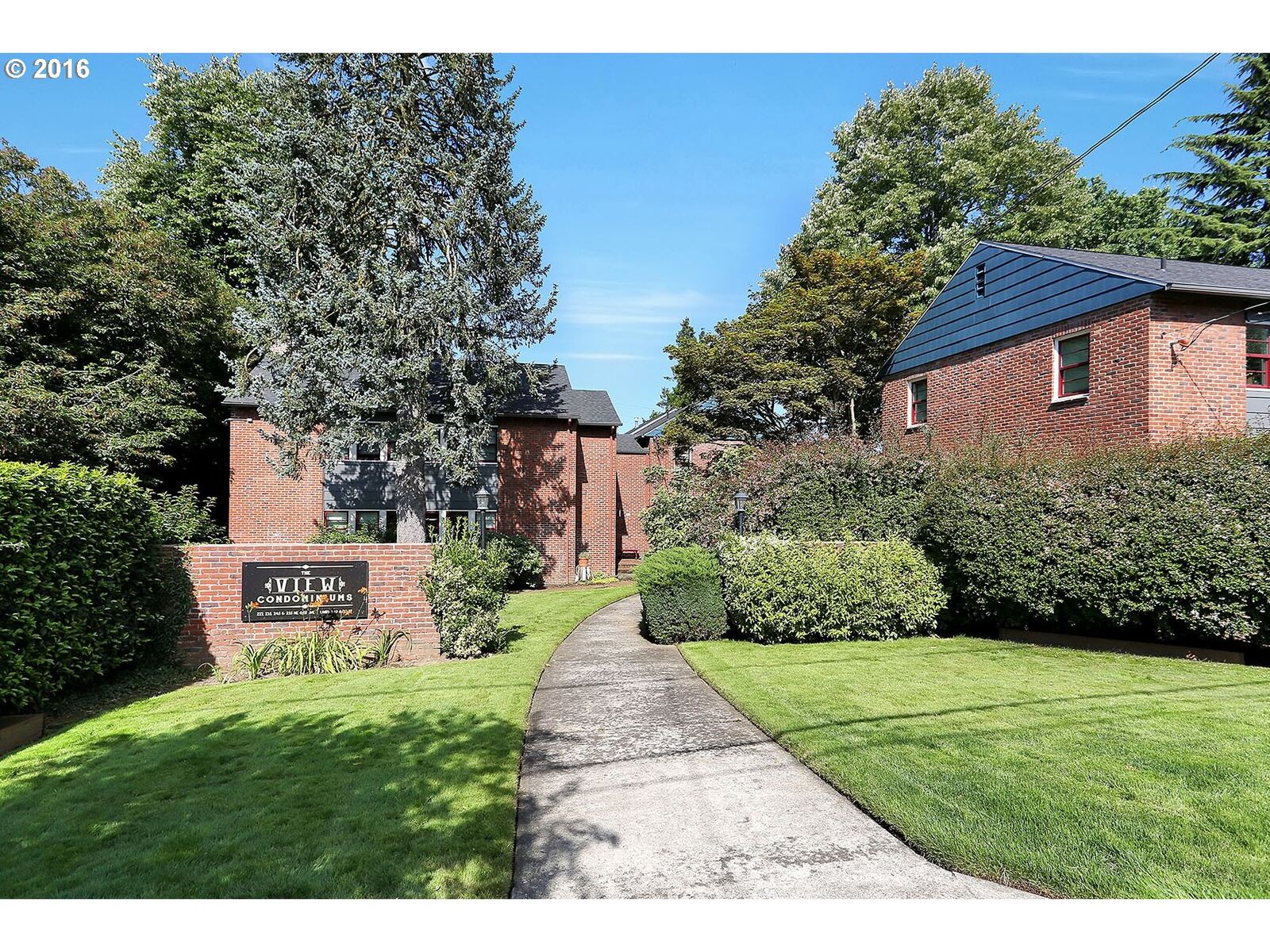 Property Photo:  235 NE 61st Ave 36  OR 97213 