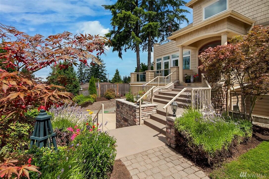 Property Photo:  2910 98th Ave NE  WA 98004 